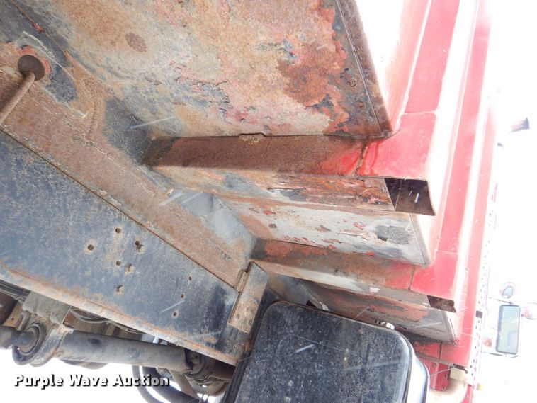 image for item MJ9968 2000 International 4700  refuse truck