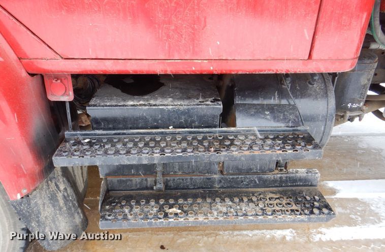 image for item MJ9968 2000 International 4700  refuse truck