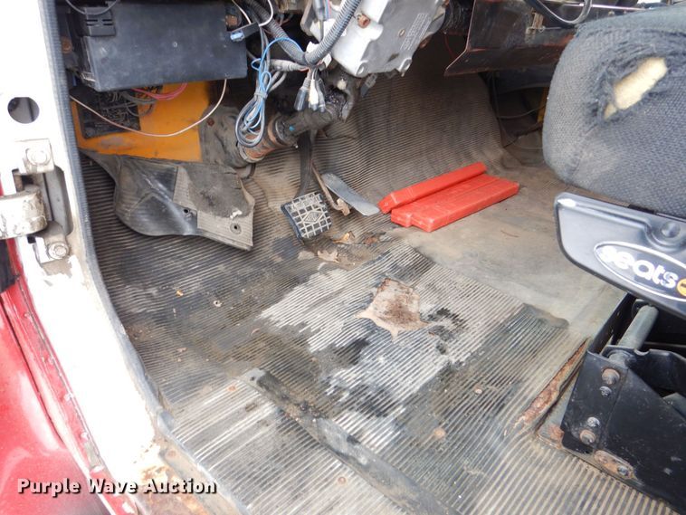 image for item MJ9968 2000 International 4700  refuse truck