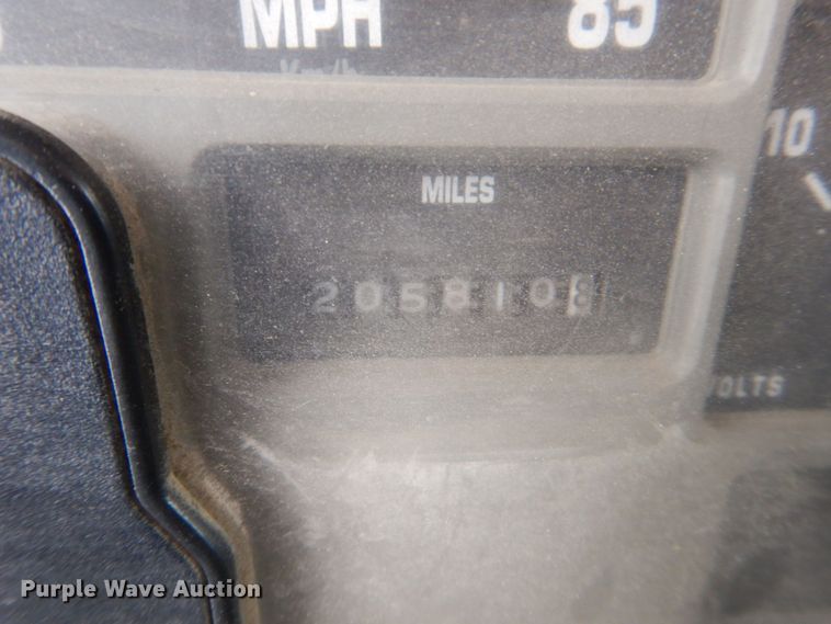 image for item MJ9968 2000 International 4700  refuse truck