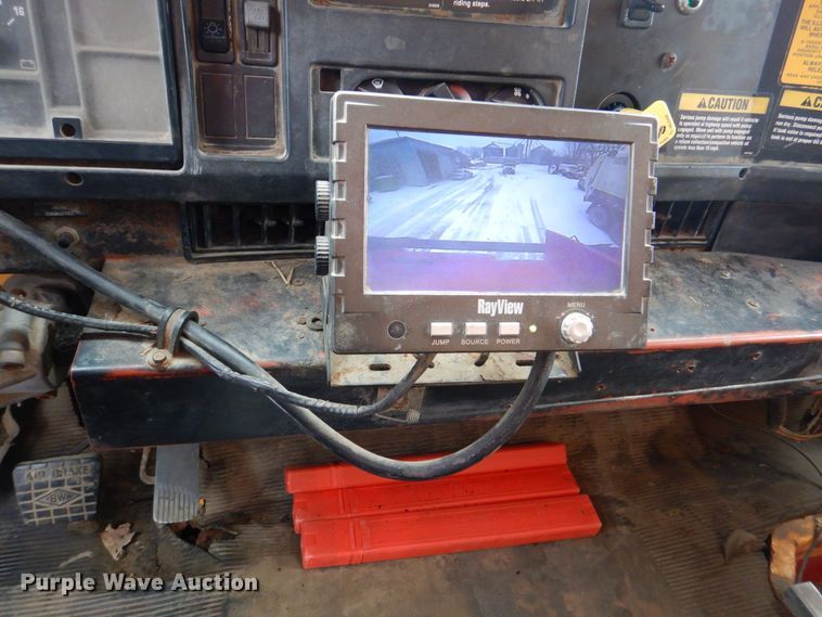 image for item MJ9968 2000 International 4700  refuse truck