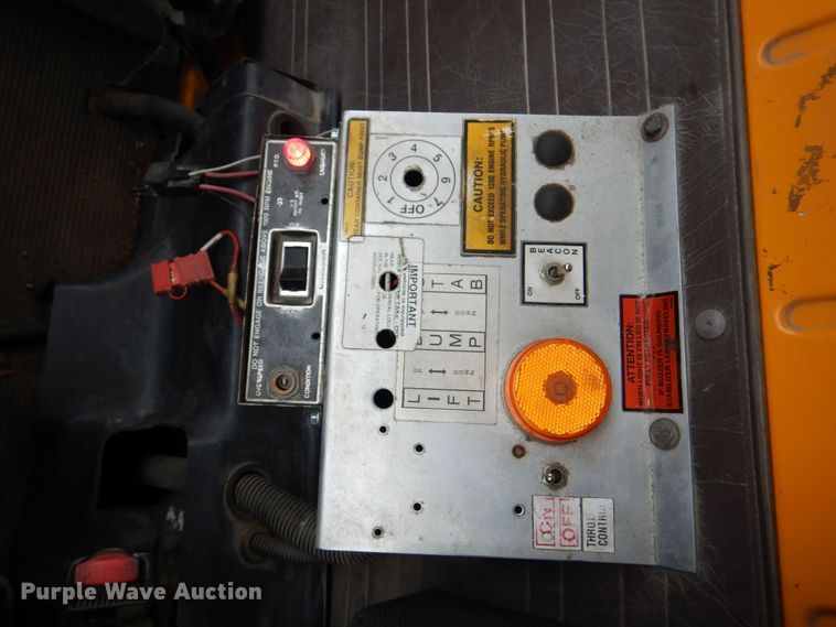 image for item MJ9968 2000 International 4700  refuse truck