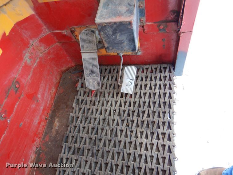 image for item MJ9968 2000 International 4700  refuse truck