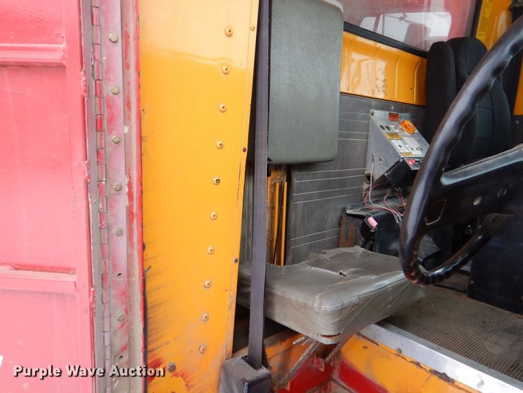 image for item MJ9968 2000 International 4700  refuse truck