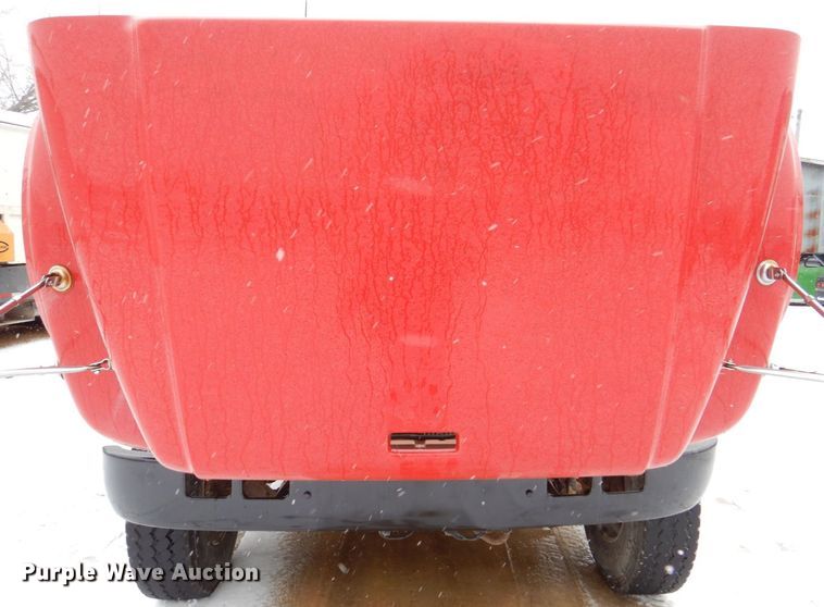 image for item MJ9968 2000 International 4700  refuse truck