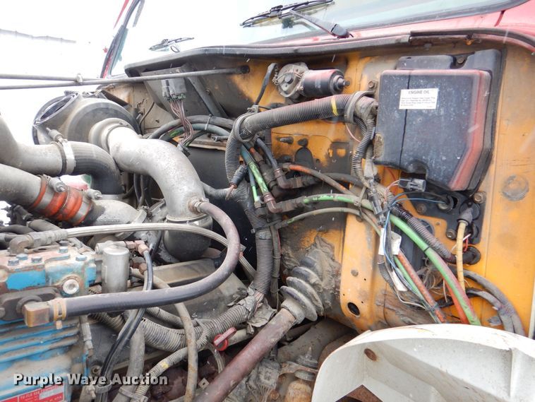 image for item MJ9968 2000 International 4700  refuse truck