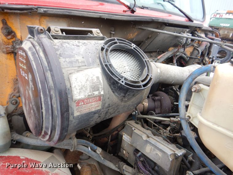 image for item MJ9968 2000 International 4700  refuse truck