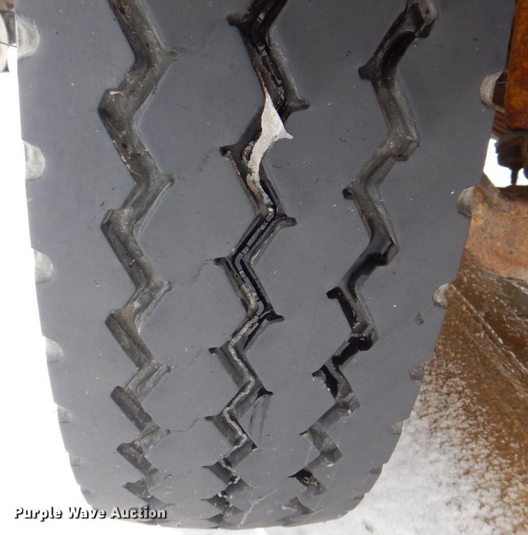 image for item MJ9968 2000 International 4700  refuse truck