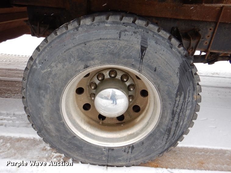 image for item MJ9968 2000 International 4700  refuse truck