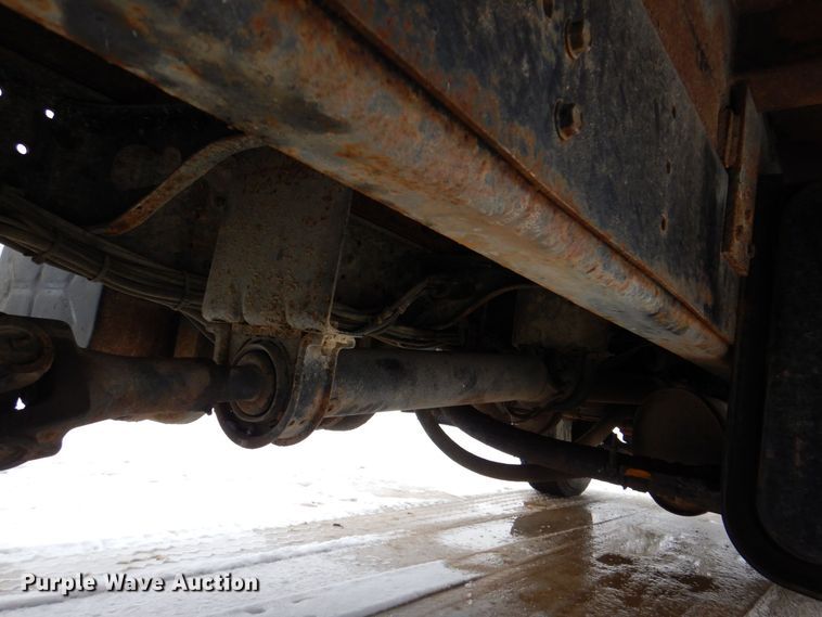 image for item MJ9968 2000 International 4700  refuse truck