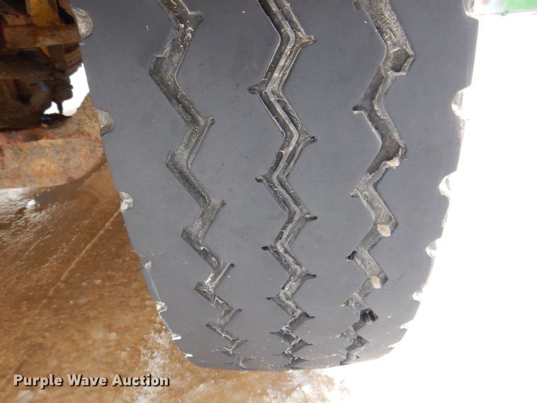 image for item MJ9968 2000 International 4700  refuse truck