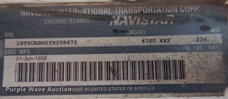 image for item MJ9968 2000 International 4700  refuse truck