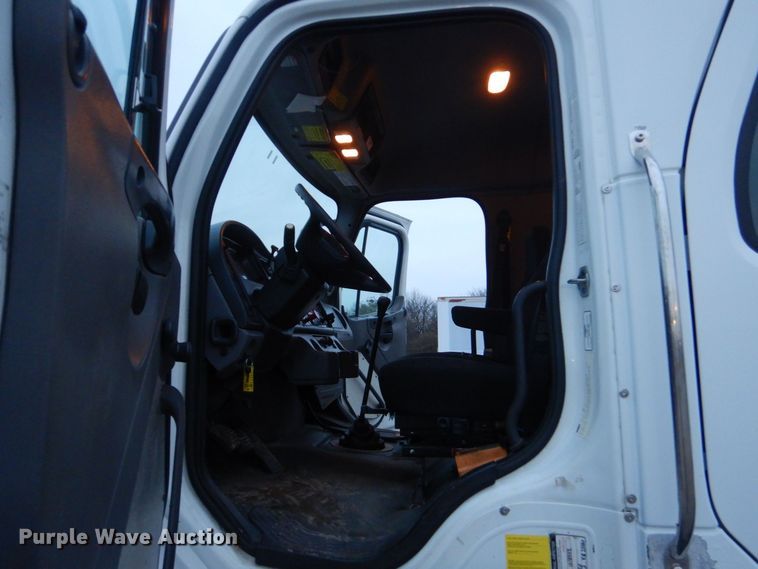 image for item MM9627 2010 Freightliner Business Class M2  utility / service truck