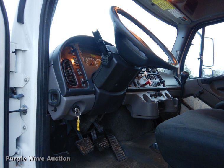 image for item MM9627 2010 Freightliner Business Class M2  utility / service truck