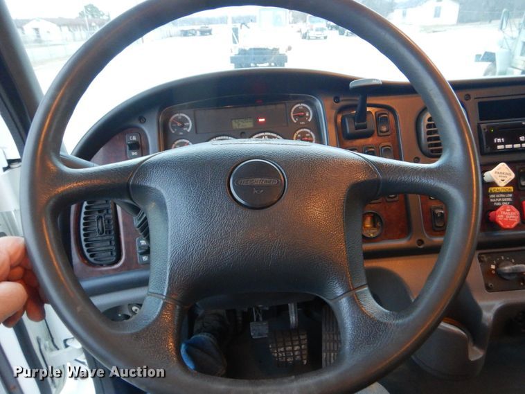 image for item MM9627 2010 Freightliner Business Class M2  utility / service truck