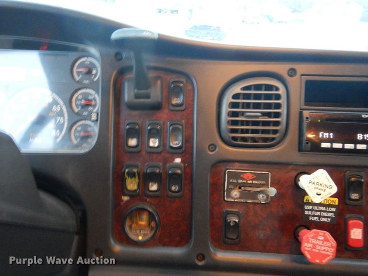 image for item MM9627 2010 Freightliner Business Class M2  utility / service truck