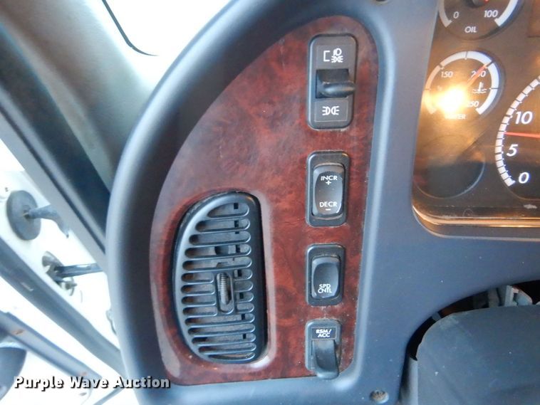 image for item MM9627 2010 Freightliner Business Class M2  utility / service truck