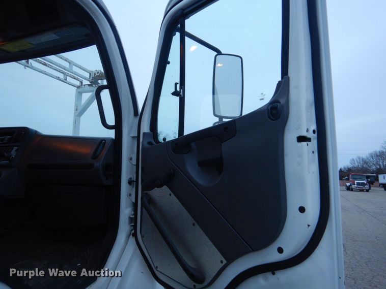 image for item MM9627 2010 Freightliner Business Class M2  utility / service truck