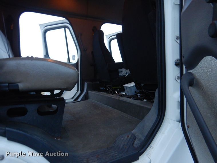 image for item MM9627 2010 Freightliner Business Class M2  utility / service truck