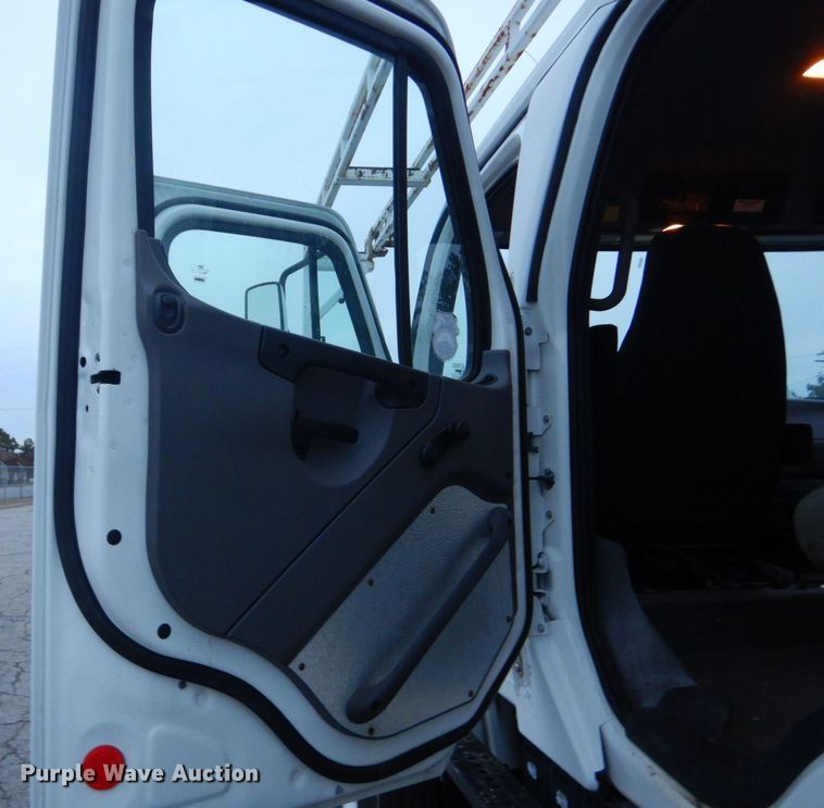 image for item MM9627 2010 Freightliner Business Class M2  utility / service truck