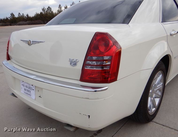 image for item MP9040 2006 Chrysler 300C