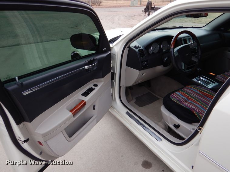 image for item MP9040 2006 Chrysler 300C