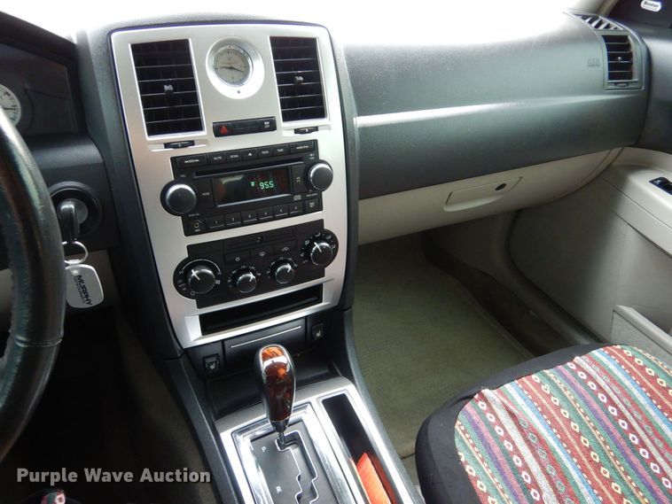 image for item MP9040 2006 Chrysler 300C