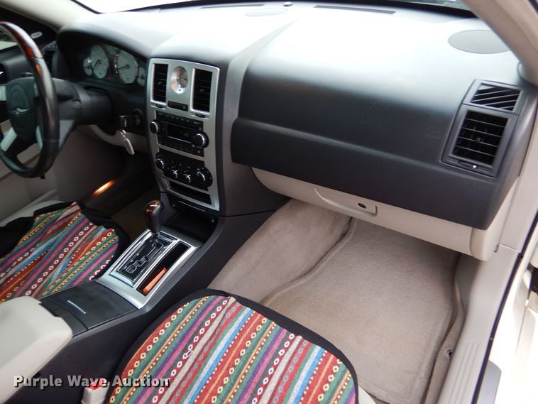 image for item MP9040 2006 Chrysler 300C