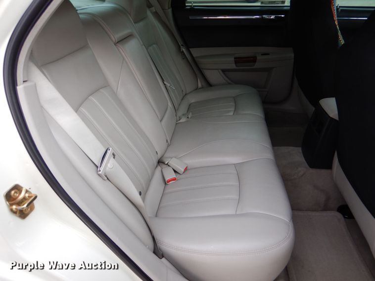 image for item MP9040 2006 Chrysler 300C