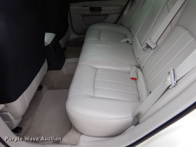 image for item MP9040 2006 Chrysler 300C