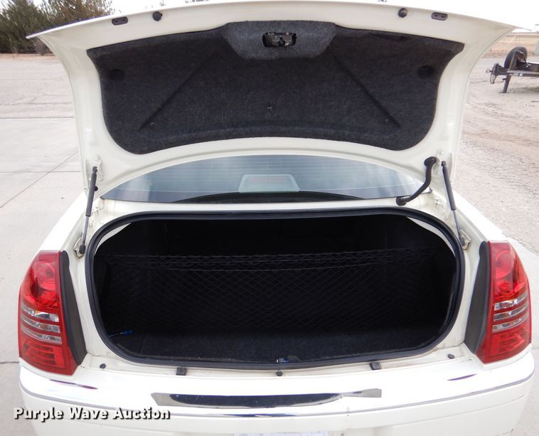 image for item MP9040 2006 Chrysler 300C