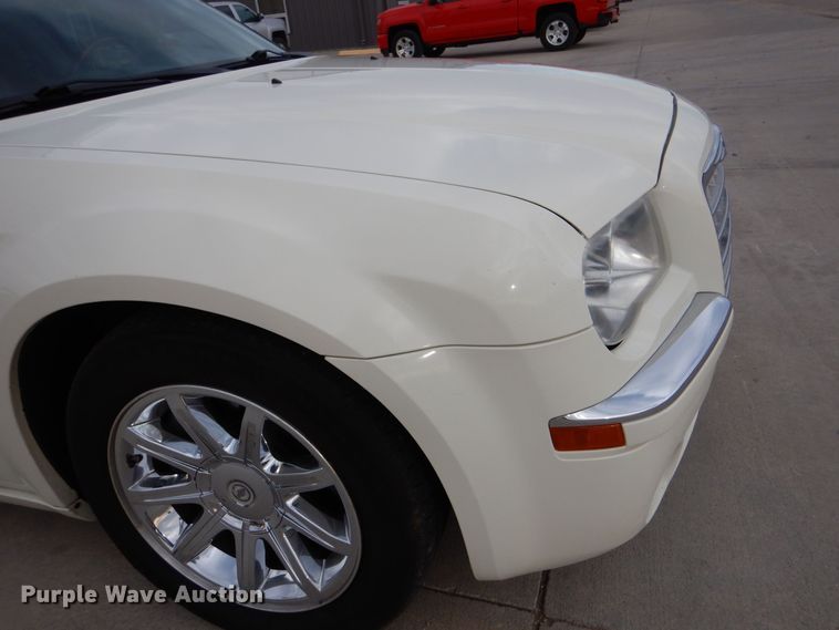 image for item MP9040 2006 Chrysler 300C