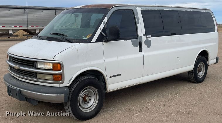 image for item MP9041 2002 Chevrolet Express 3500  van