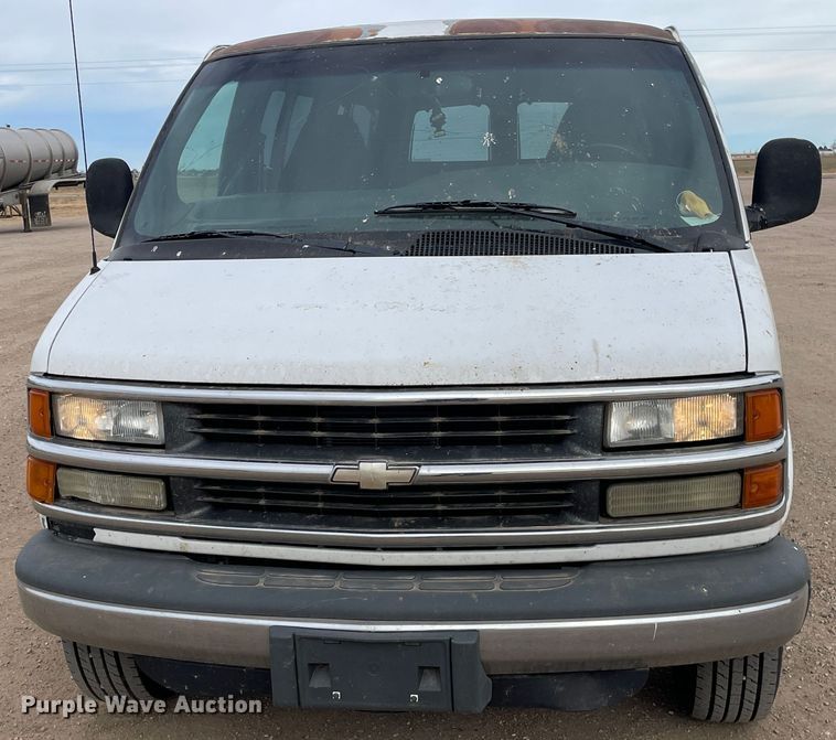 image for item MP9041 2002 Chevrolet Express 3500  van