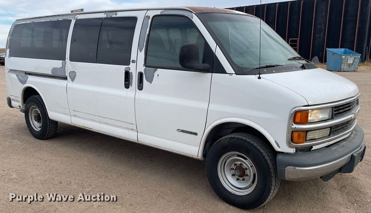 image for item MP9041 2002 Chevrolet Express 3500  van