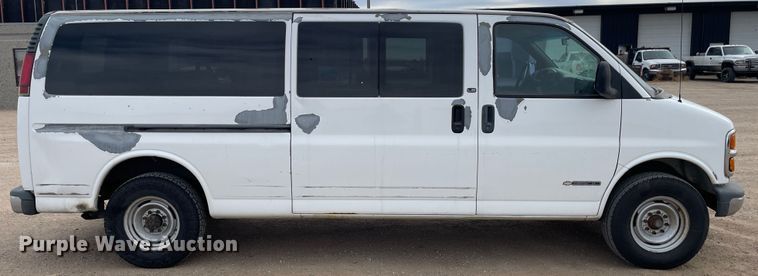 image for item MP9041 2002 Chevrolet Express 3500  van