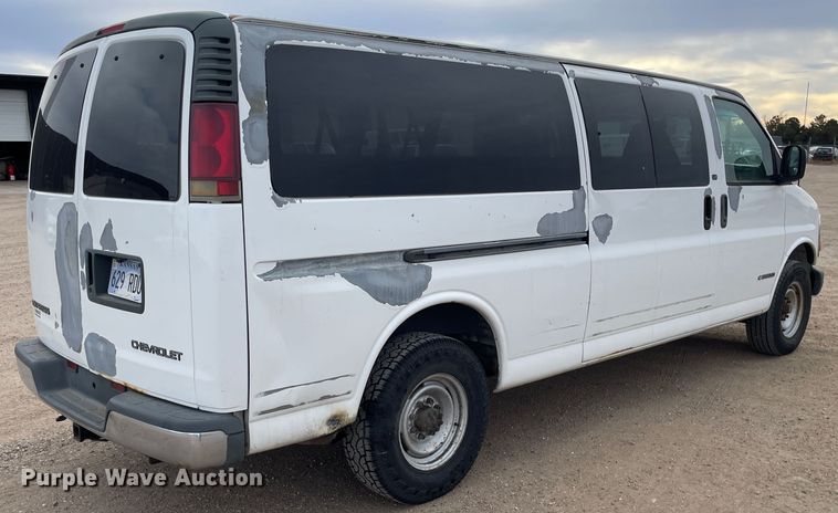 image for item MP9041 2002 Chevrolet Express 3500  van