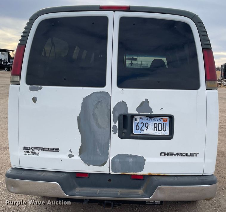 image for item MP9041 2002 Chevrolet Express 3500  van