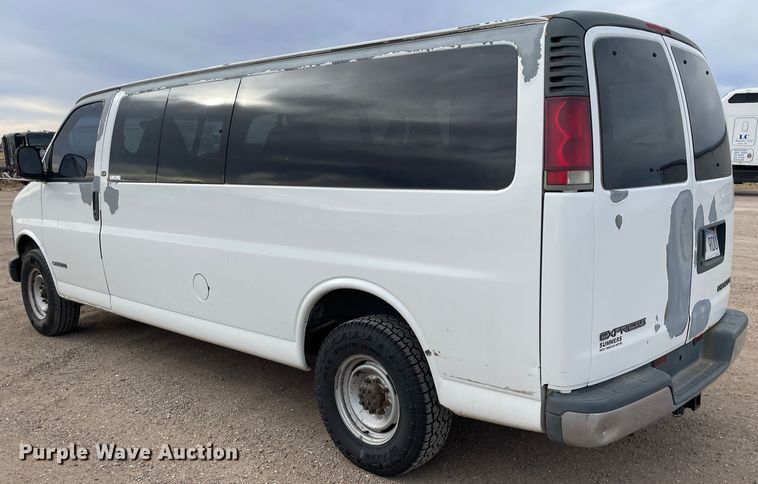 image for item MP9041 2002 Chevrolet Express 3500  van