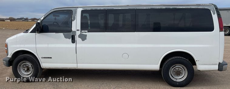 image for item MP9041 2002 Chevrolet Express 3500  van