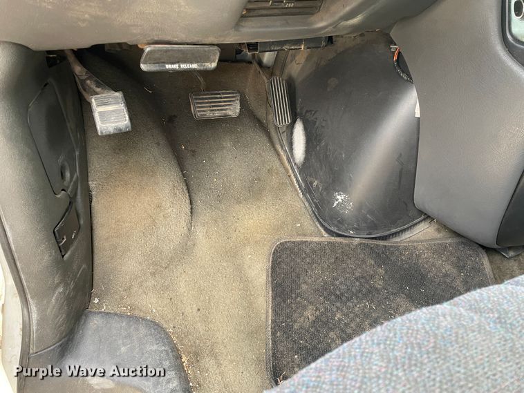 image for item MP9041 2002 Chevrolet Express 3500  van