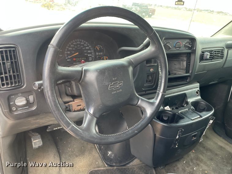 image for item MP9041 2002 Chevrolet Express 3500  van