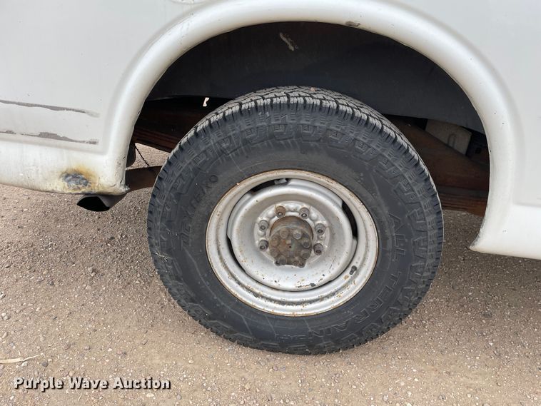 image for item MP9041 2002 Chevrolet Express 3500  van