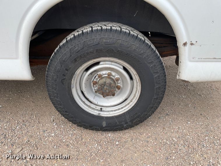 image for item MP9041 2002 Chevrolet Express 3500  van