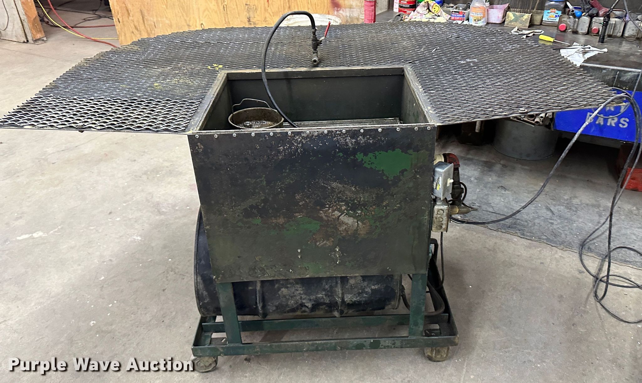 Parts cleaner in Quinter, KS Item JD9622 sold Purple Wave