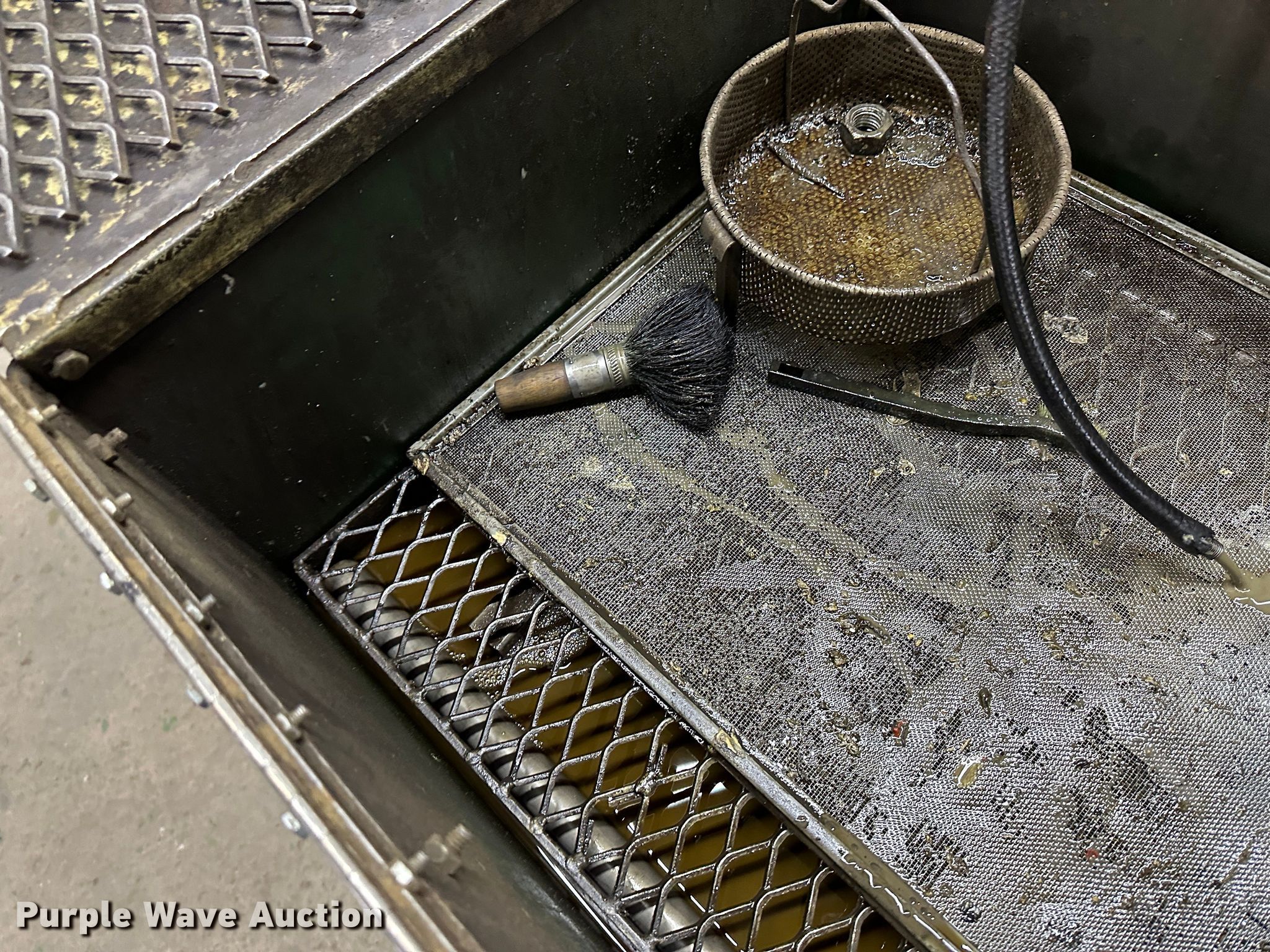 Parts cleaner in Quinter, KS Item JD9622 sold Purple Wave