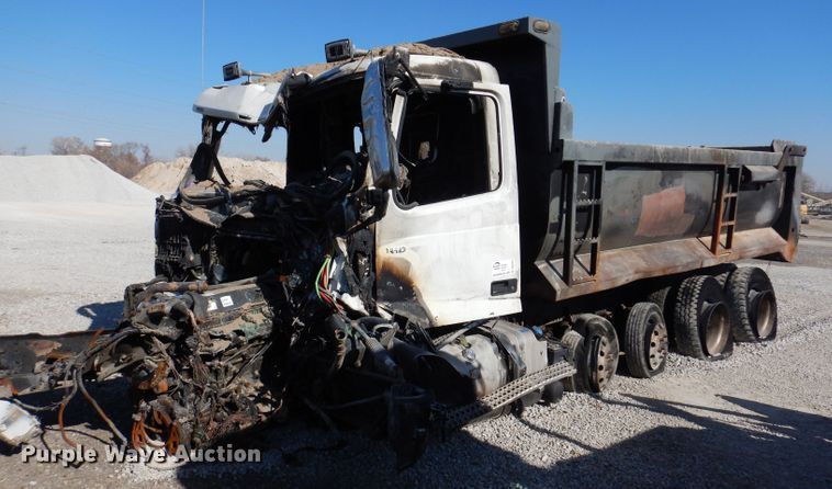 image for item DK2041 2020 Volvo VHD  dump truck