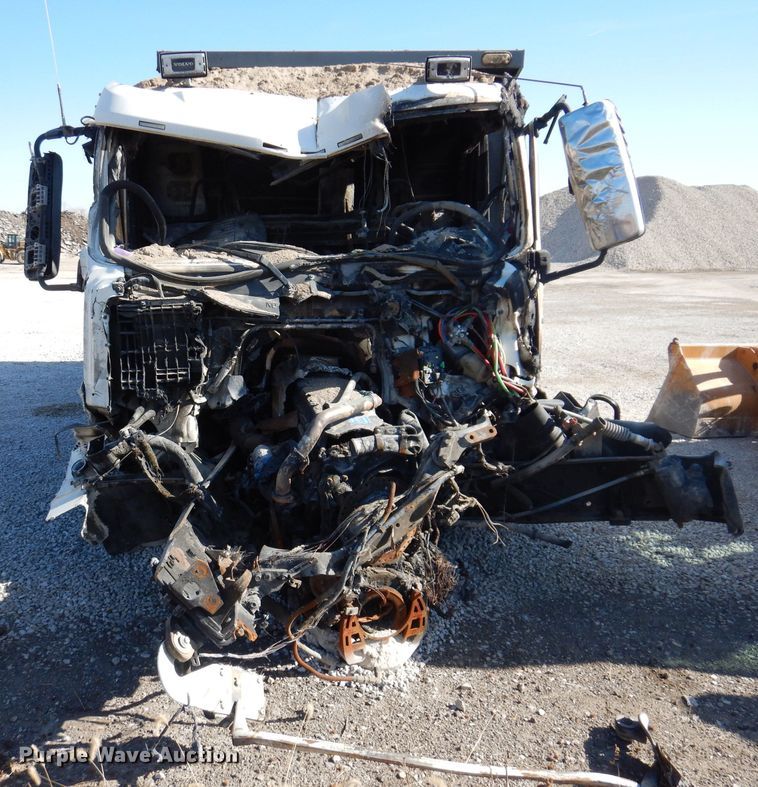 image for item DK2041 2020 Volvo VHD  dump truck