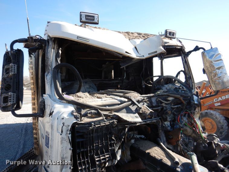 image for item DK2041 2020 Volvo VHD  dump truck