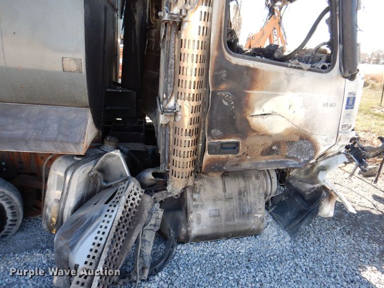 image for item DK2041 2020 Volvo VHD  dump truck